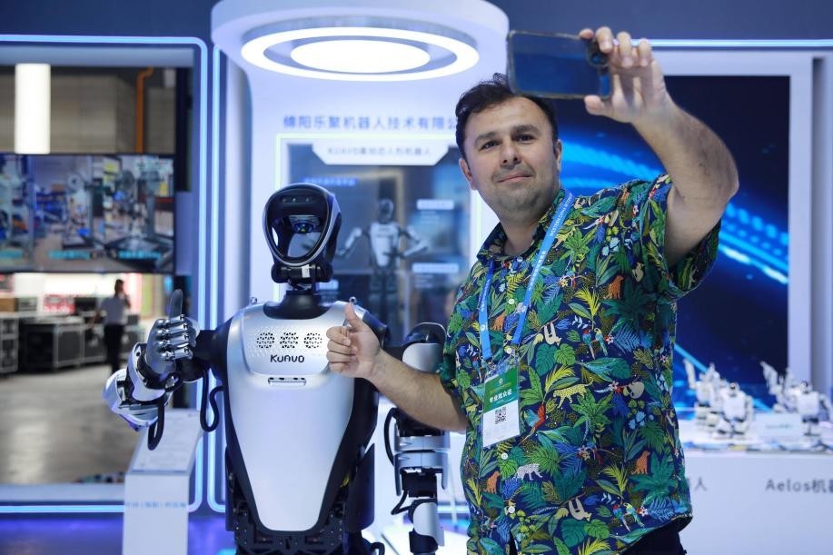 China builds development momentum through self-reliance and global engagement