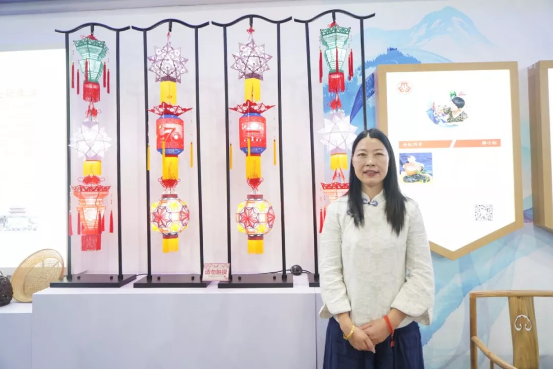 无骨花灯陈彩平.jpg 图片