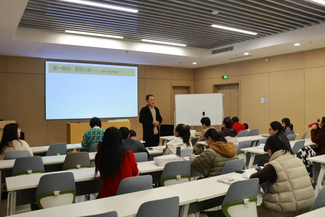 图片2 根据AI分析得出家长需求,推出名师共读活动.jpg
