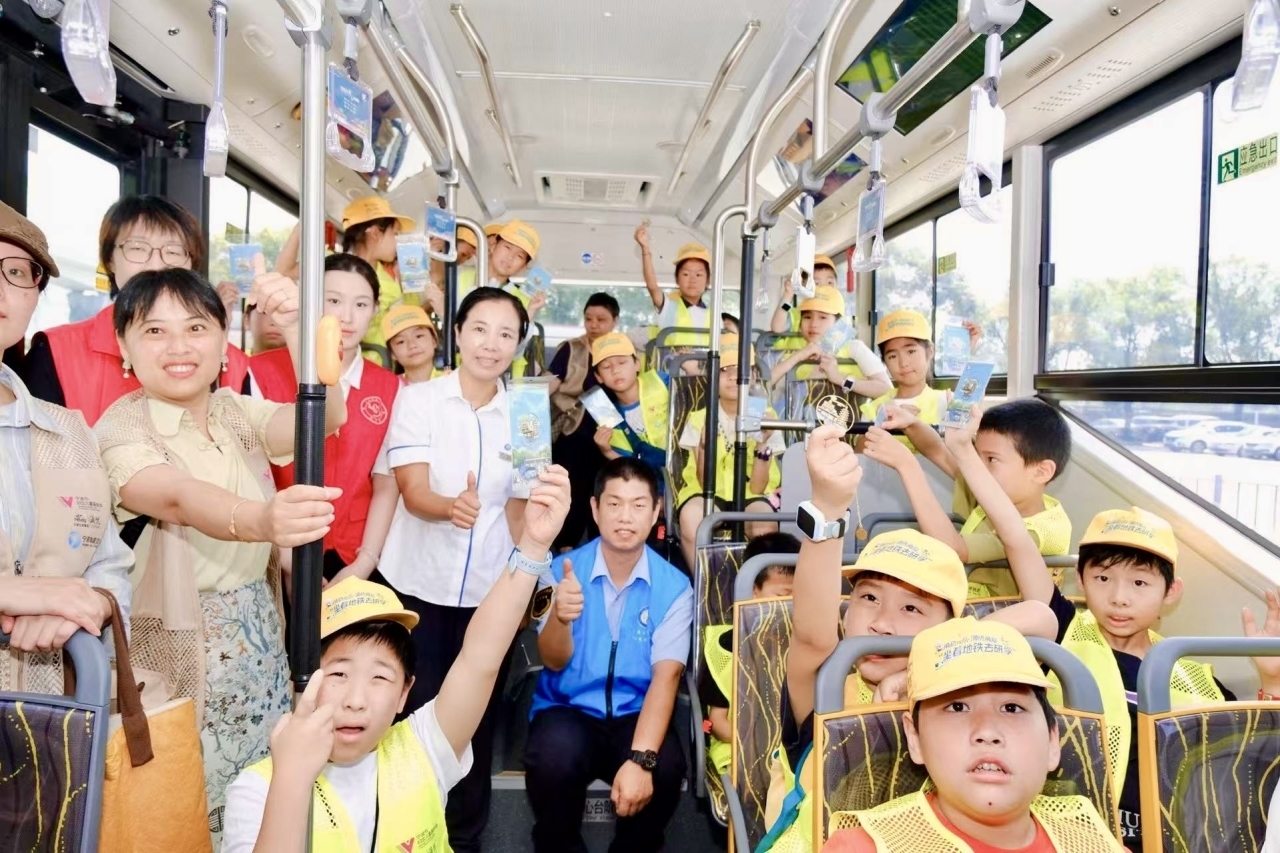 宁波市“甬轨π队·涌优甬爱·坐着地铁去研学”公益项目.jpg